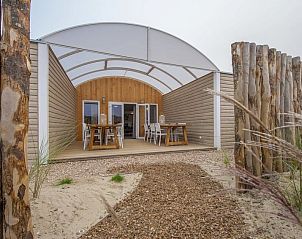 Gezellige buitenruimte van Vakantiehuis De Duinpan 12 in Hellevoetsluis, ideaal voor ontspanning in de duinen van Zuid-Holland.