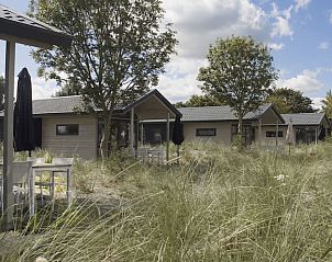 Gezellige vakantiehuizen omgeven door groen in Hellevoetsluis, nabij Vakantiehuis De Duinpan 12 in Zuid-Holland.