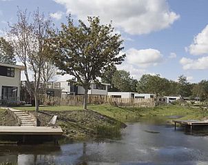 Vakantiehuizen aan het water in Hellevoetsluis, met nabijgelegen Vakantiehuis De Duinpan 12 in Zuid-Holland.