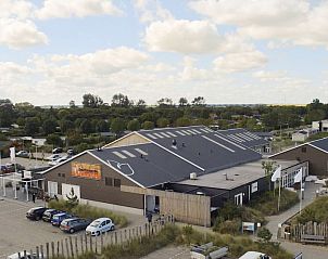 Faciliteiten rondom Vakantiehuis De Duinpan 12 in Hellevoetsluis, met ruime parkeergelegenheid en voorzieningen in Zuid-Holland.