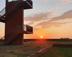Adembenemende zonsondergang bij Vakantiehuisje in Zuidland, Voorne Putten, Zuid-Holland.