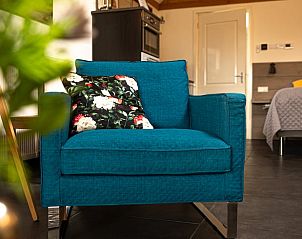 Comfortabele fauteuil in Vakantiehuisje in Zuidland, Voorne Putten, Zuid-Holland.