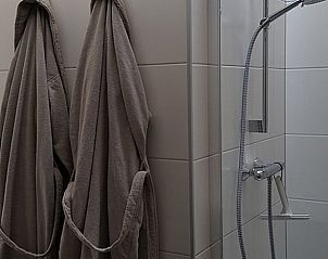 Luxe douche in Vakantiehuisje in Zuidland, Voorne Putten, Zuid-Holland.