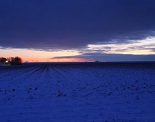 Winterse avond bij Vakantiehuisje in Zuidland, Voorne Putten, Zuid-Holland.