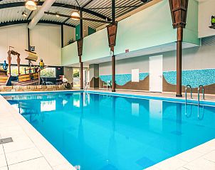 Genieten in het buitenzwembad van Vakantiehuis Cottage 4, Dordrecht, Rotterdam eo, Zuid-Holland met familie.