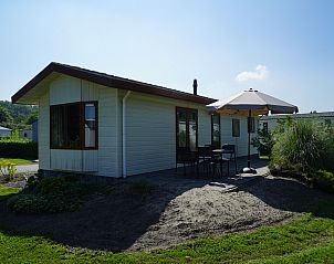 Terras van Chalet in Dordrecht, perfect voor ontspannen in Rotterdam, Zuid-Holland.