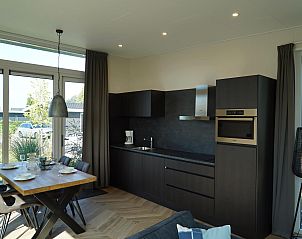 Moderne keuken in Chalet in Dordrecht, ideaal vakantiehuis in Rotterdam eo.