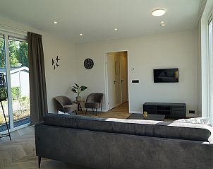 Comfortabele zithoek in Chalet in Dordrecht, een vakantiehuis in Rotterdam eo.