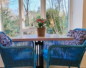 Eethoek met uitzicht in Vakantiehuisje in Groesbeek, Rijk van Nijmegen, Gelderland.