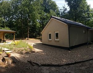 Rustieke omgeving van Vakantiehuisje in Groesbeek, Rijk van Nijmegen, Gelderland met veel groen.