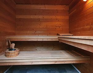 Houten sauna voor ultieme ontspanning in vakantiehuisje in Groesbeek, Rijk van Nijmegen, Gelderland.