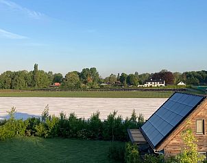 Uitzicht op groene omgeving vanuit Huisje in Alverna, vakantiehuis in Rijk van Nijmegen, Gelderland.