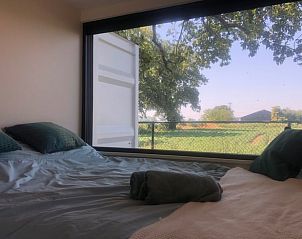 Slaapkamer met prachtig uitzicht in Vakantiehuisje in Overasselt, Rijk van Nijmegen, Gelderland.