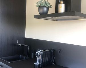 Goed uitgeruste keuken in Vakantiehuisje in Overasselt, Rijk van Nijmegen, Gelderland.