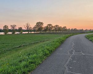 Fietsroute langs de rivier bij Vakantiehuis in Overasselt, Rijk van Nijmegen.